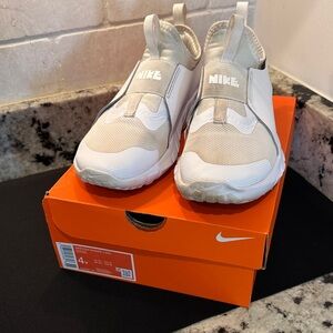 Nike Kids White Flex Runner 2 Slip-On Sneakers size 4y